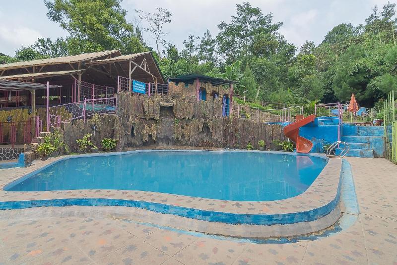 Formerly RedDoorz Resort Batu Apung Purwakarta - Havuz