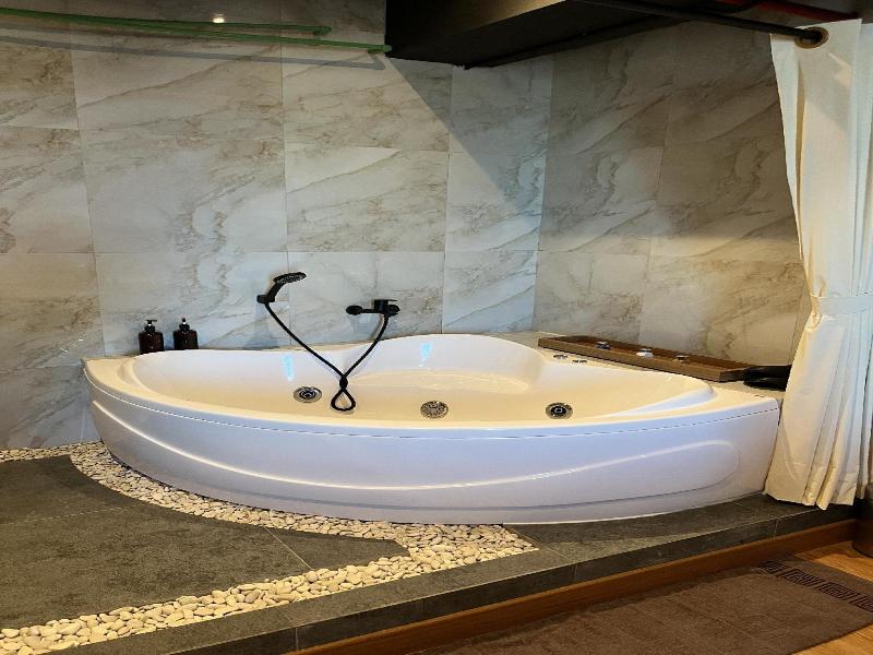 BeSS Mansion Hotel Surabaya - Aktivite