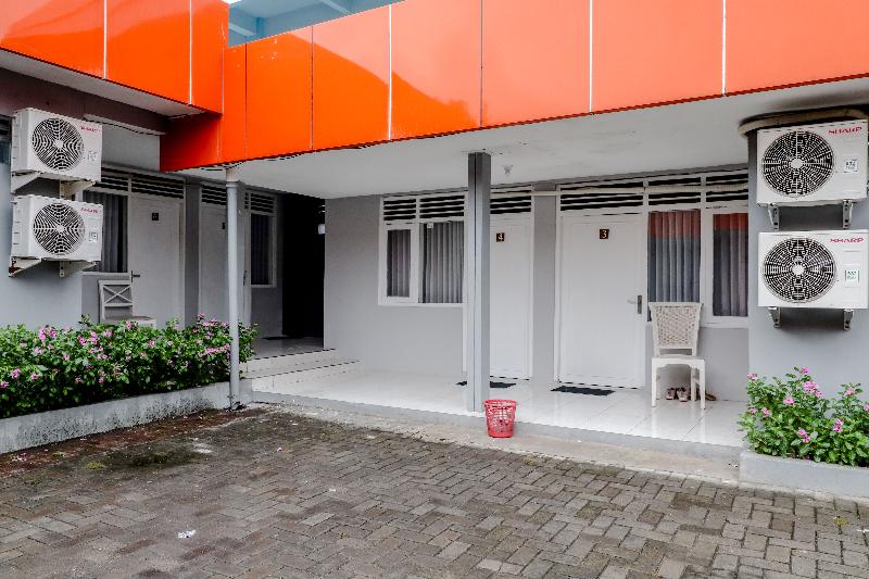 Ratu Guesthouse by ZUZU - Genel