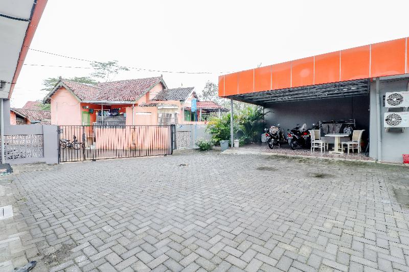 Ratu Guesthouse by ZUZU - Genel