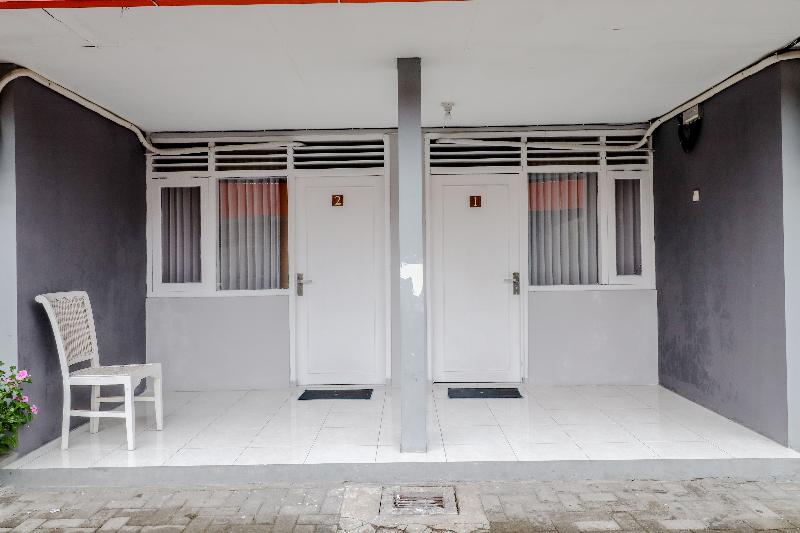 Ratu Guesthouse by ZUZU - Oda