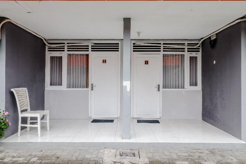 Ratu Guesthouse by ZUZU - Oda