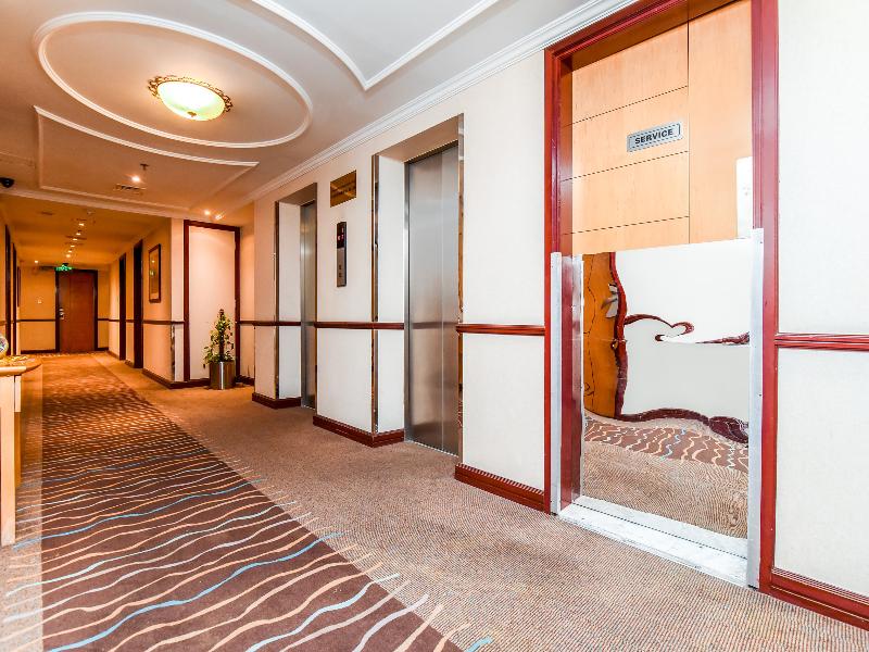 Landmark Summit Hotel - Lobi