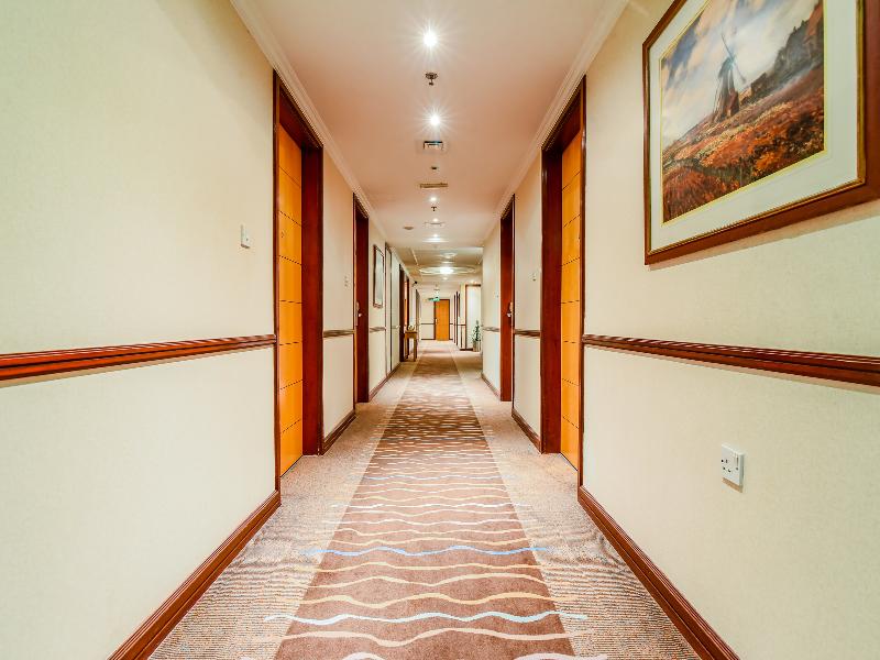 Landmark Summit Hotel - Lobi