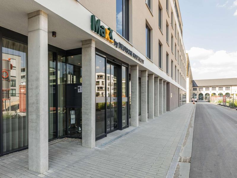 Piazza Hotel und Restaurant - Genel