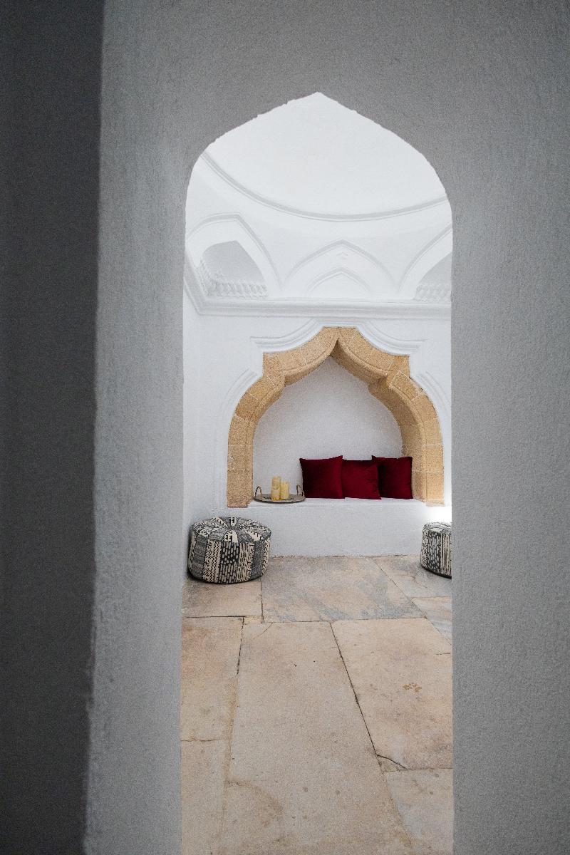 April Medieval Hotel - Genel