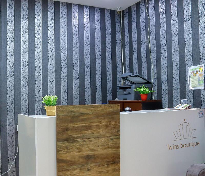 Twins Downtown Hotel - Lobi
