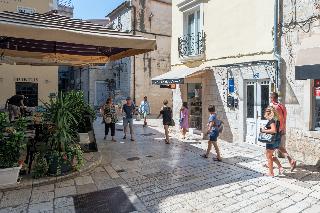 Split Palace Luxury Retreat