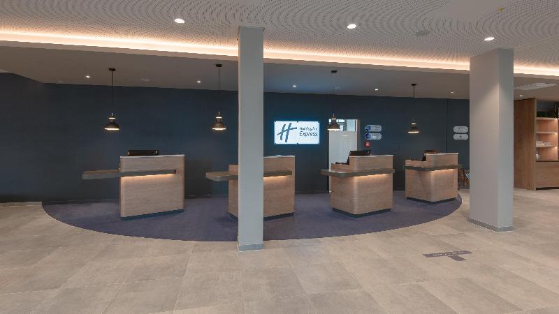 Holiday Inn Express Munich North - Lobi