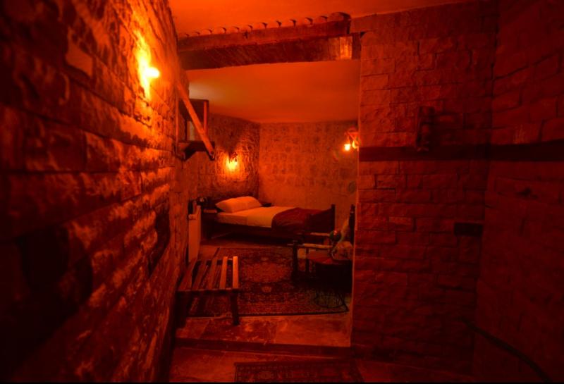 The Cave House - Oda