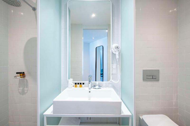 Golden Tulip Design Tbilisi - Oda