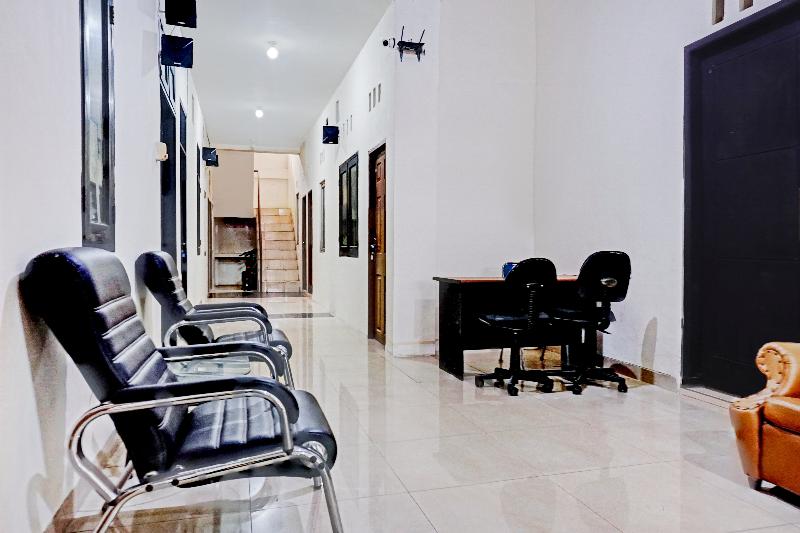 Super OYO 90689 Lily House - Lobi