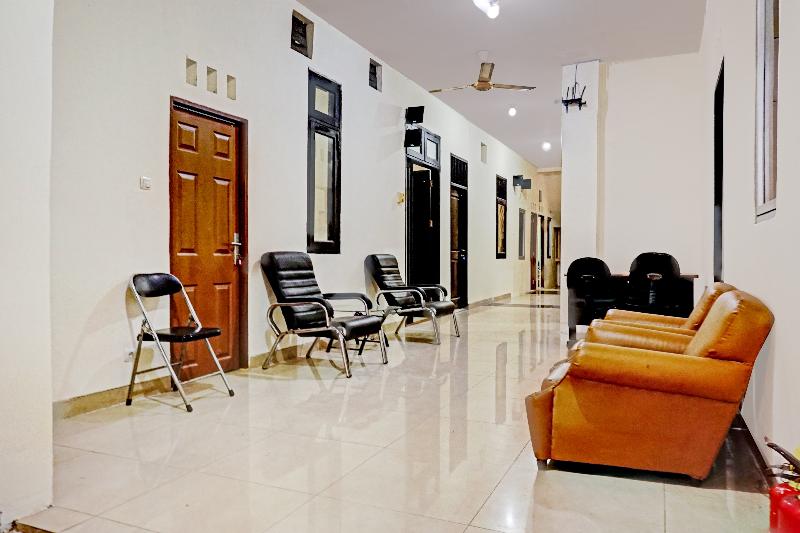 Super OYO 90689 Lily House - Lobi
