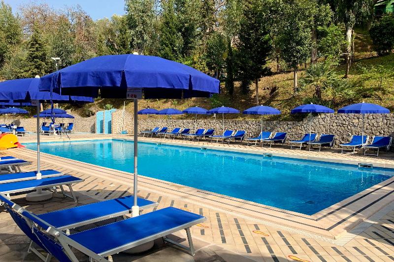 Hostel & Glamping Santa Fortunata - Havuz