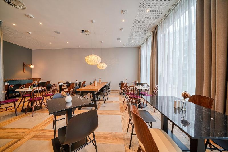 DORMERO Hotel Freiburg - Restoran