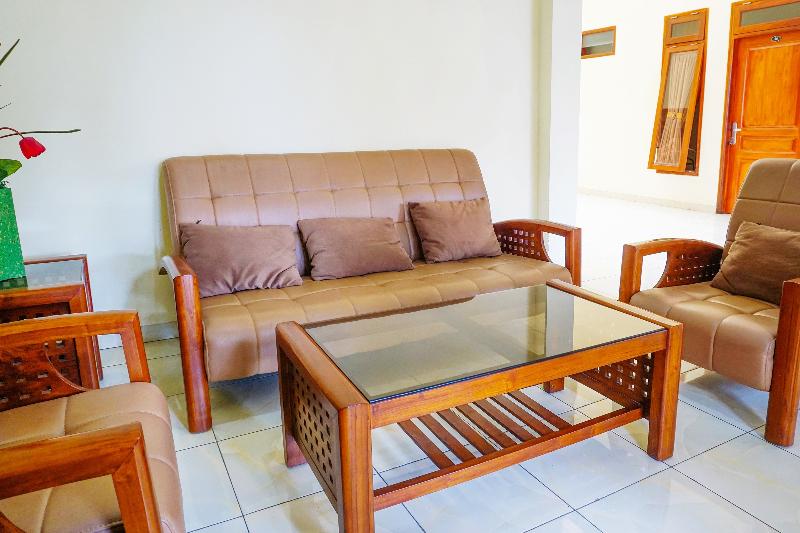 OYO Flagship 90723 Berlima Guest House Syariah - Lobi