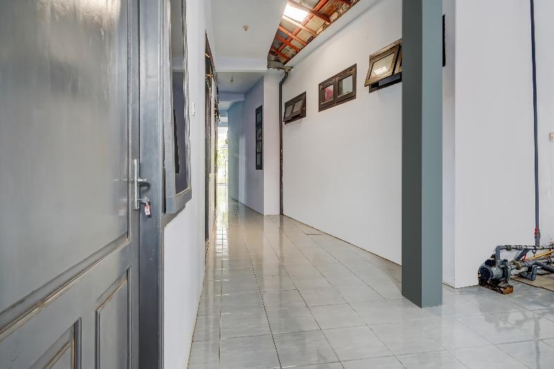 SPOT ON 90797 Sukun Syariah Homestay - Lobi