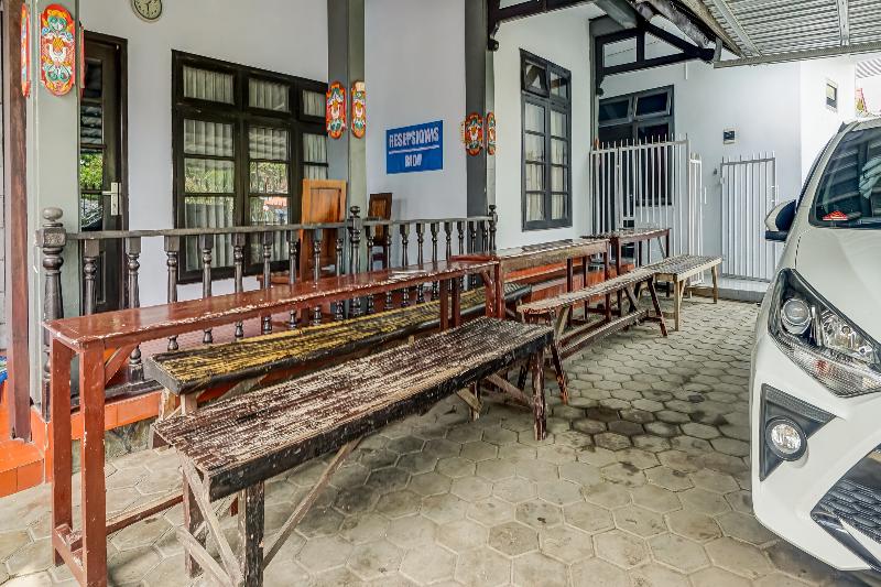 SPOT ON 90797 Sukun Syariah Homestay - Lobi