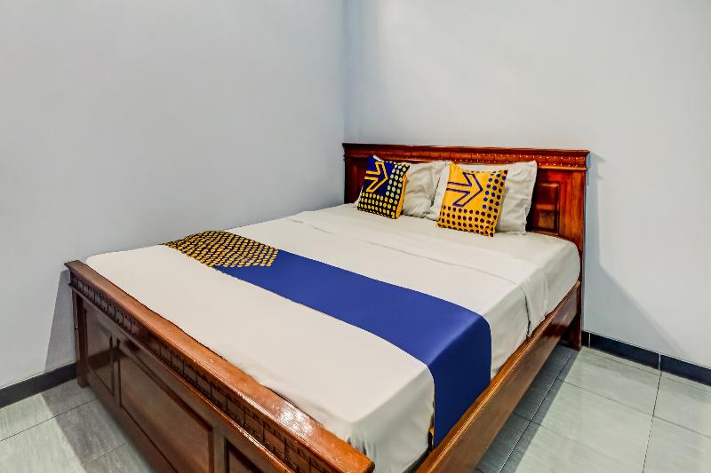 SPOT ON 90797 Sukun Syariah Homestay - Oda
