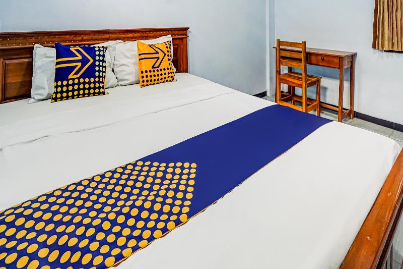 SPOT ON 90797 Sukun Syariah Homestay - Oda