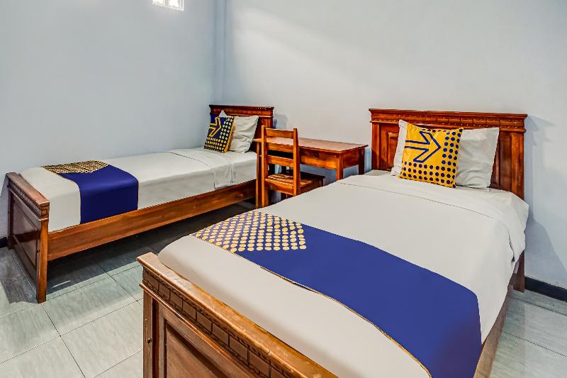 SPOT ON 90797 Sukun Syariah Homestay - Oda