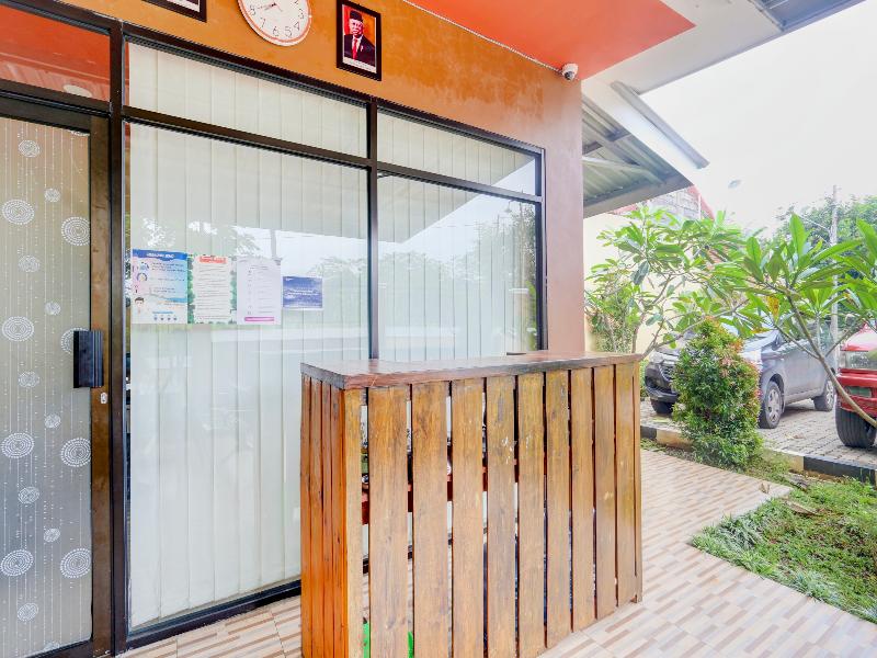 Super OYO 90758 D Kost In Kandri Semarang Syariah - Lobi