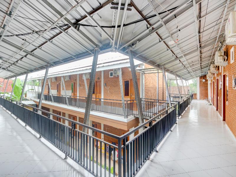 Super OYO 90758 D Kost In Kandri Semarang Syariah - Lobi