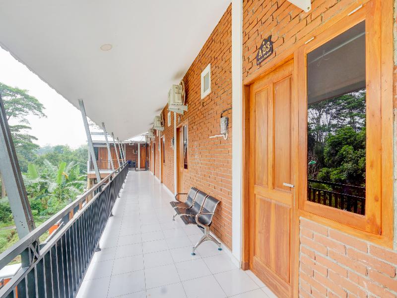 Super OYO 90758 D Kost In Kandri Semarang Syariah - Lobi
