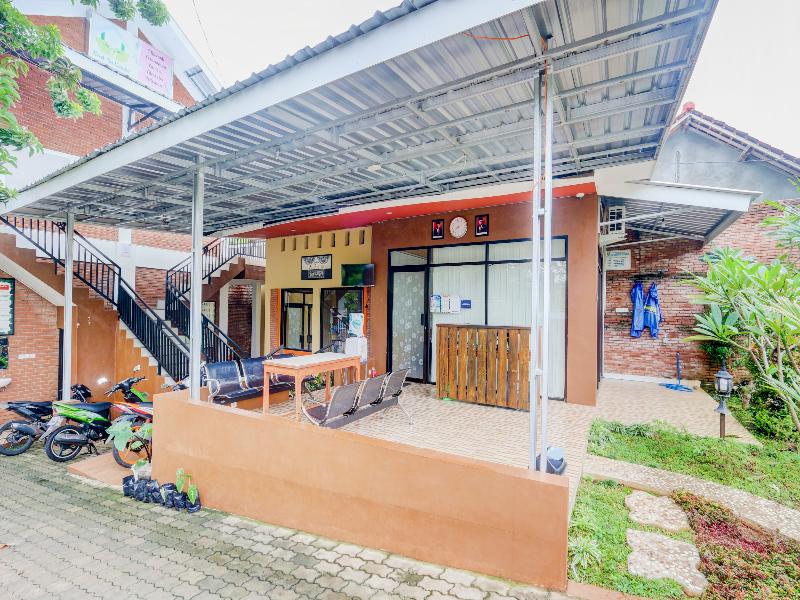 Super OYO 90758 D Kost In Kandri Semarang Syariah - Genel