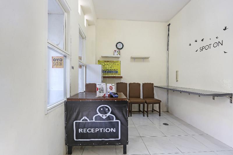 SPOT ON 90780 Gang Tengah Homestay Syaria - Lobi