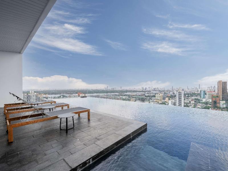 Wyndham Garden Bangkok Sukhumvit 42 - Havuz