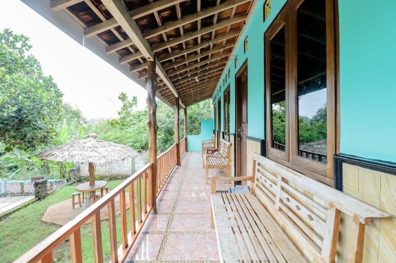 Rock Garden Homestay & Resto by ZUZU - Lobi