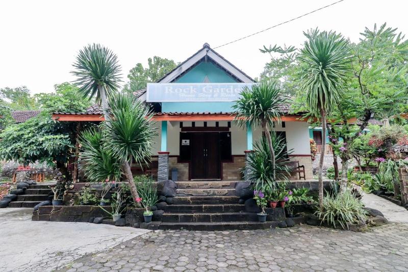 Rock Garden Homestay & Resto by ZUZU - Genel