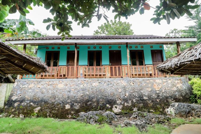 Rock Garden Homestay & Resto by ZUZU - Genel