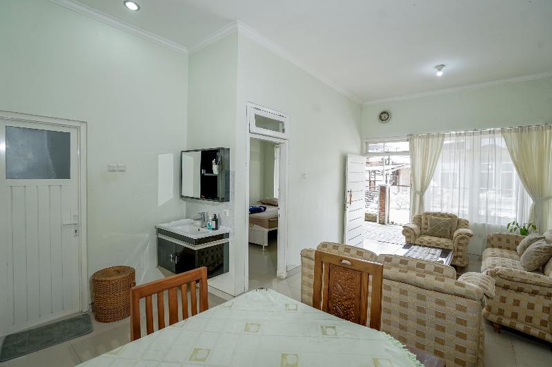 Sekar Gambir Homestay by ZUZU - Oda