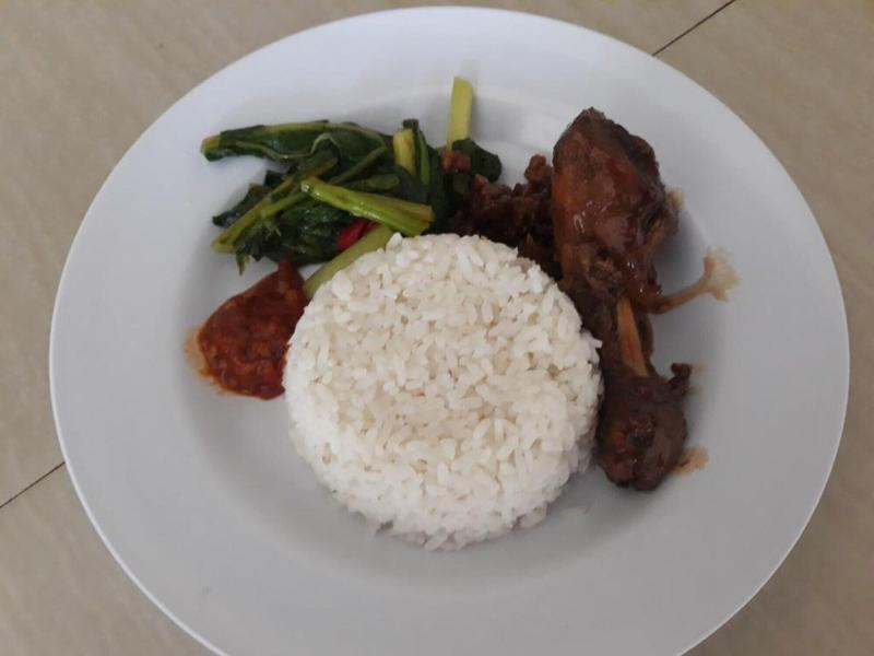 Dannu's Homestay by ZUZU - Restoran