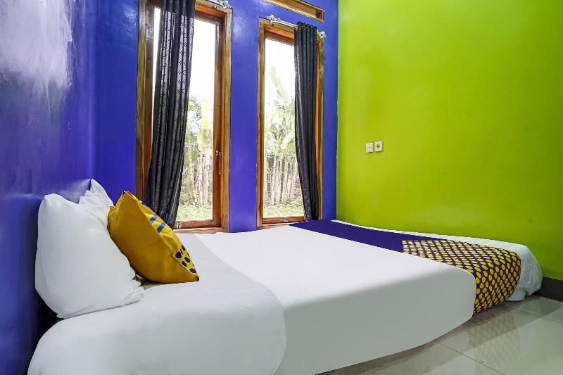 OYO Homes 90916 Eco Tourism Geopark Rajamandala Ho - Oda