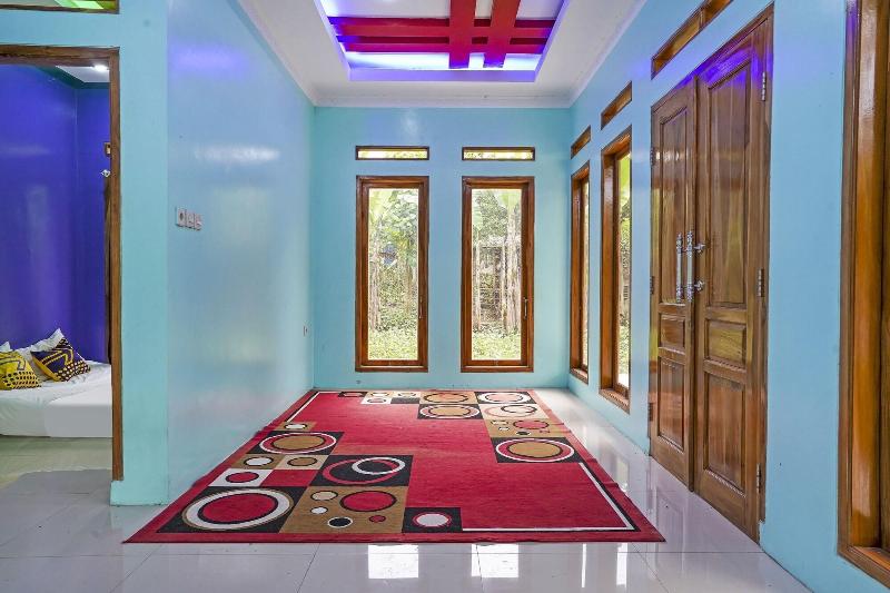 OYO Homes 90916 Eco Tourism Geopark Rajamandala Ho - Oda
