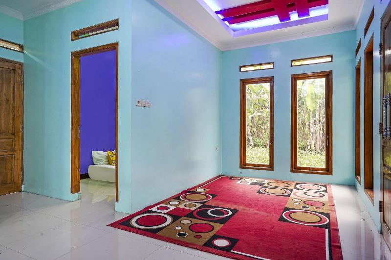 OYO Homes 90916 Eco Tourism Geopark Rajamandala Ho - Oda