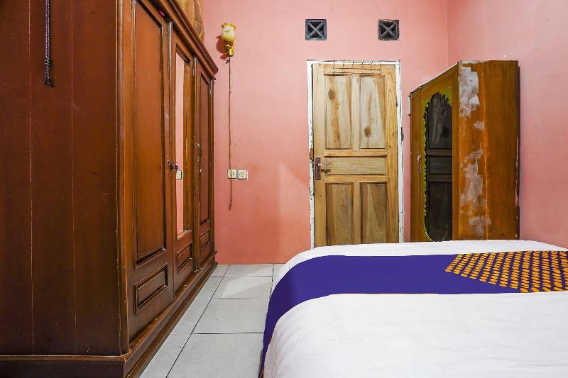 OYO Homes 90916 Eco Tourism Geopark Rajamandala Ho - Oda