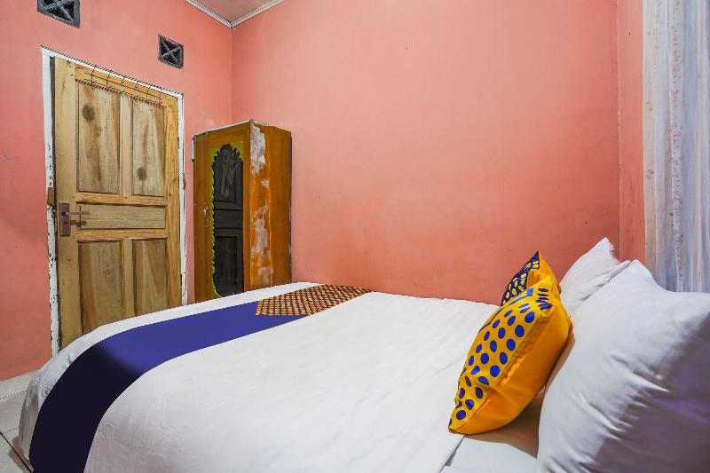 OYO Homes 90916 Eco Tourism Geopark Rajamandala Ho - Oda