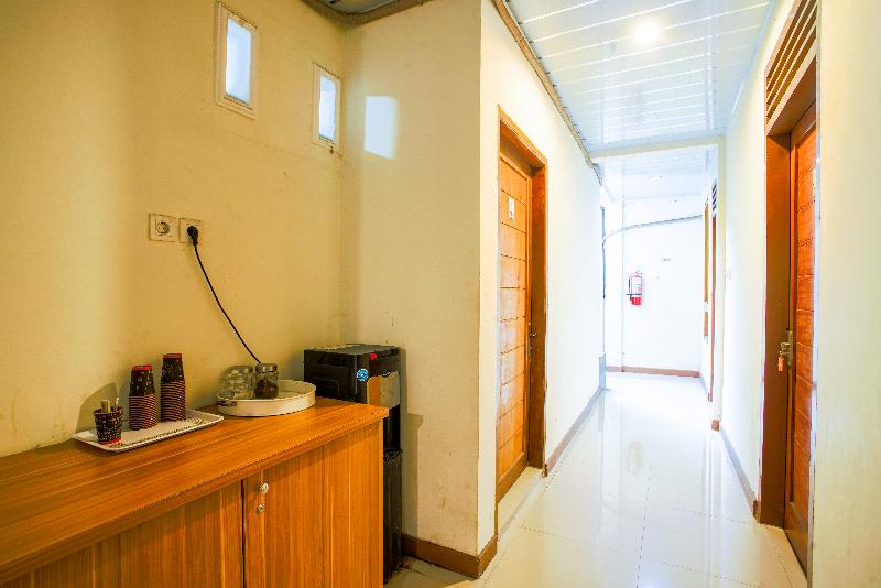OYO 90643 Suri Guest House Syariah - Lobi