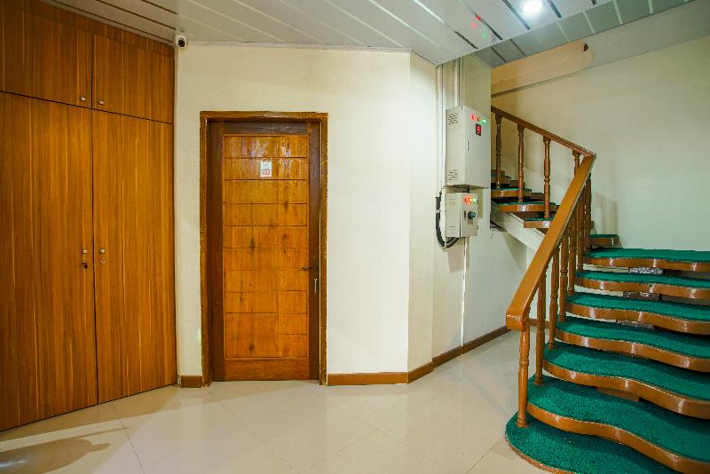 OYO 90643 Suri Guest House Syariah - Lobi