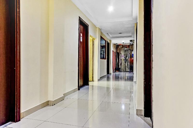 Super OYO 90692 Point Hostel - Lobi