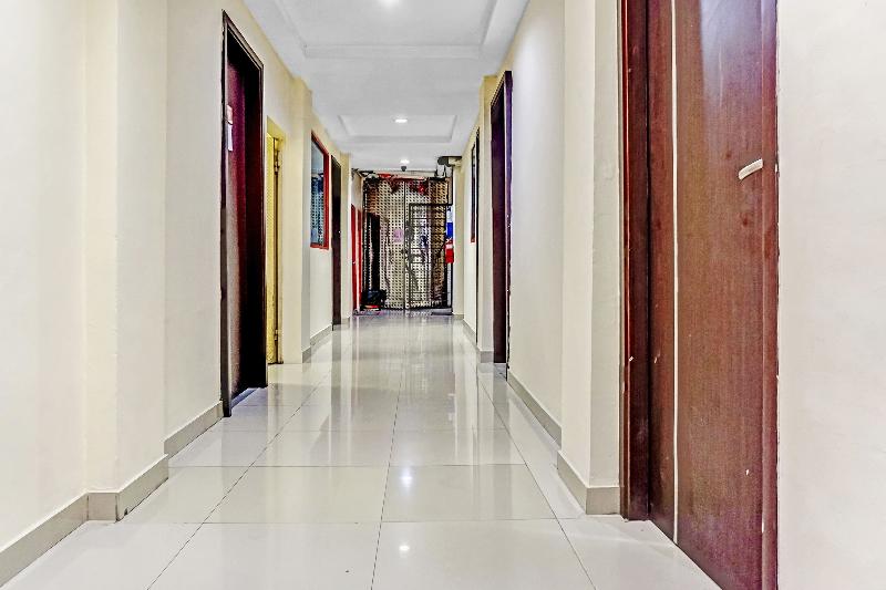 Super OYO 90692 Point Hostel - Lobi