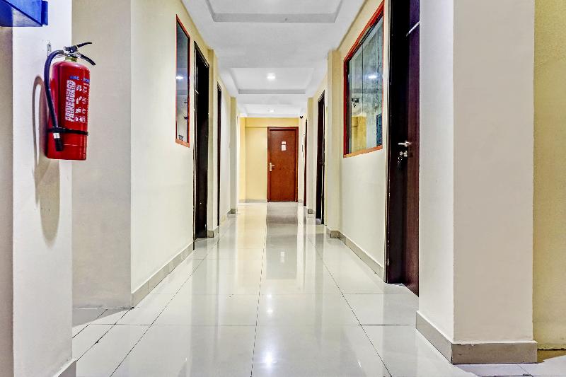 Super OYO 90692 Point Hostel - Lobi