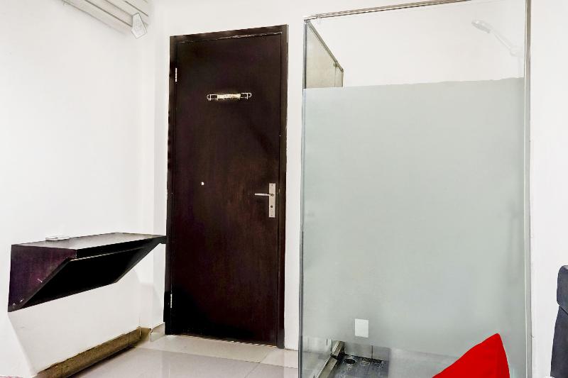 Super OYO 90692 Point Hostel - Oda