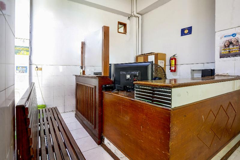 OYO Flagship 90890 Bratang Gede Residence - Lobi