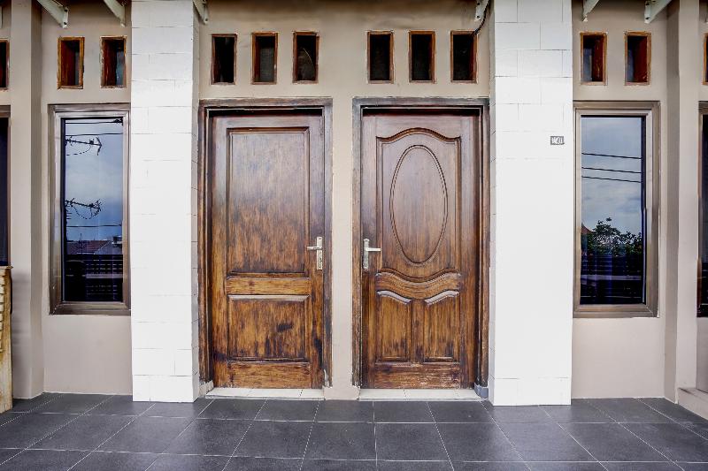 OYO Flagship 90890 Bratang Gede Residence - Lobi