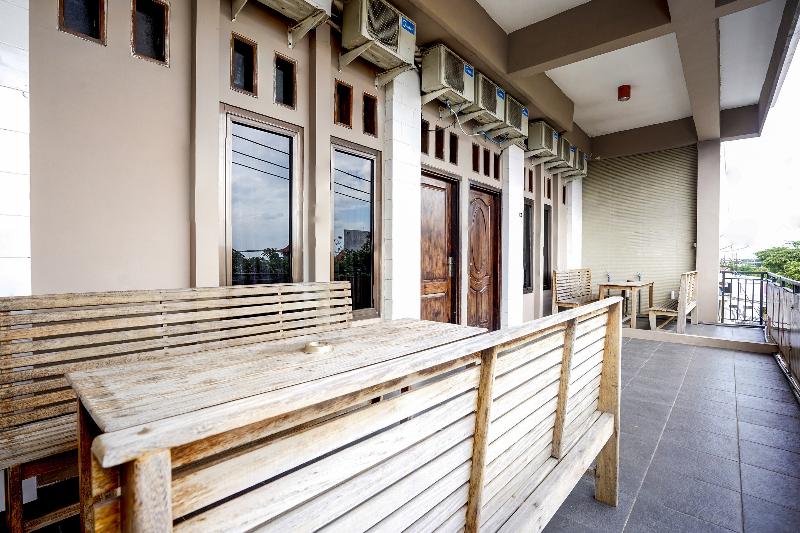 OYO Flagship 90890 Bratang Gede Residence - Lobi